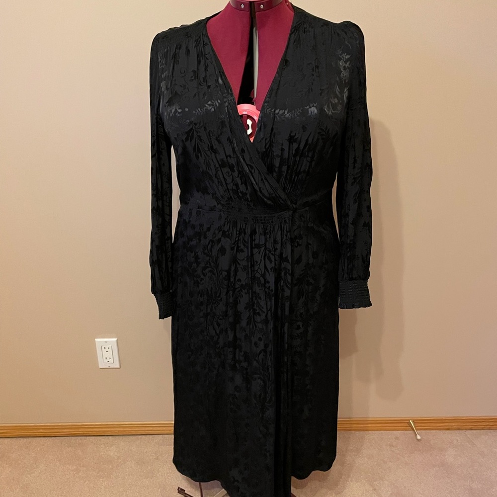 Additionelle Brocade wrap front dress in black